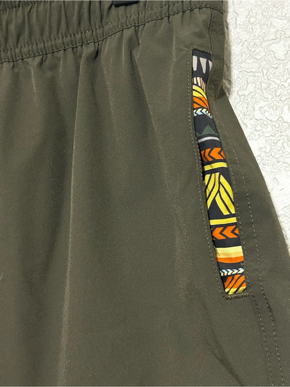 WOWIE Olive Green Swim Trunks Men’s Medium, Magnetic Side Pockets - Picture 3 of 9
